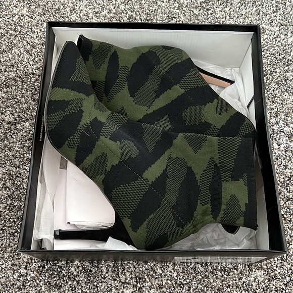 Pump booties - Picture 4 of 5